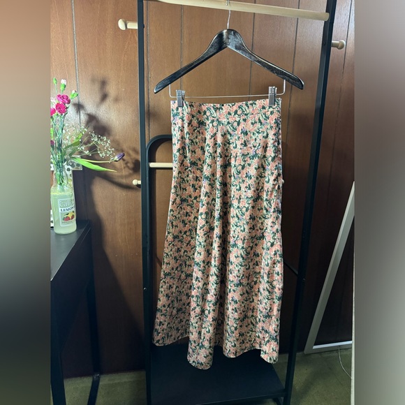 Floral print, flowy long skirt - Picture 2 of 8